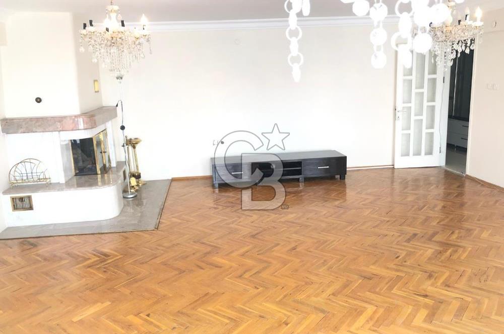 Bornova Küçükpark'ta Satılık 4+1 Geniş Daire