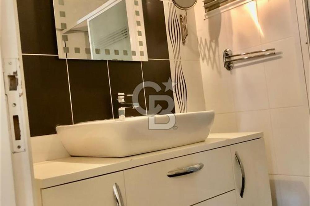 Bornova Küçükpark'ta Satılık 4+1 Geniş Daire