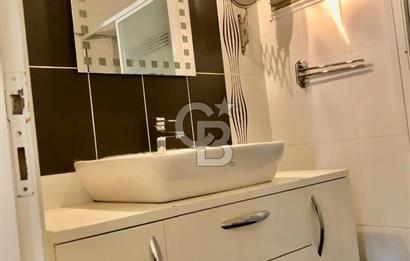 Bornova Küçükpark'ta Satılık 4+1 Geniş Daire