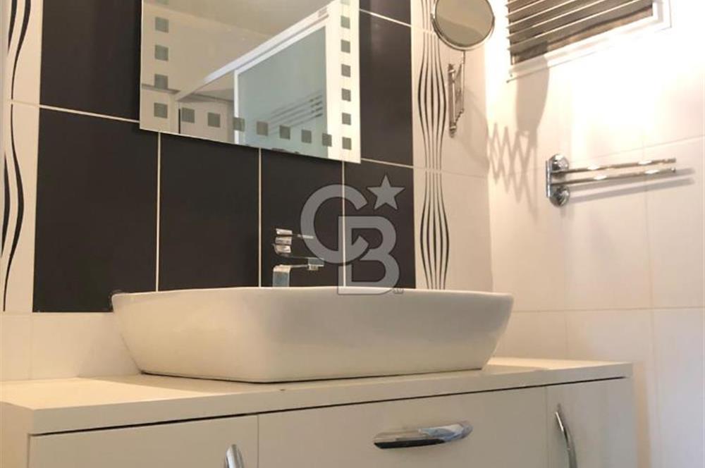 Bornova Küçükpark'ta Satılık 4+1 Geniş Daire