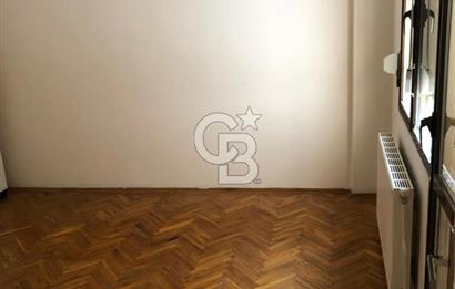 Bornova Küçükpark'ta Satılık 4+1 Geniş Daire