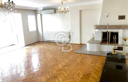 Bornova Küçükpark'ta Satılık 4+1 Geniş Daire