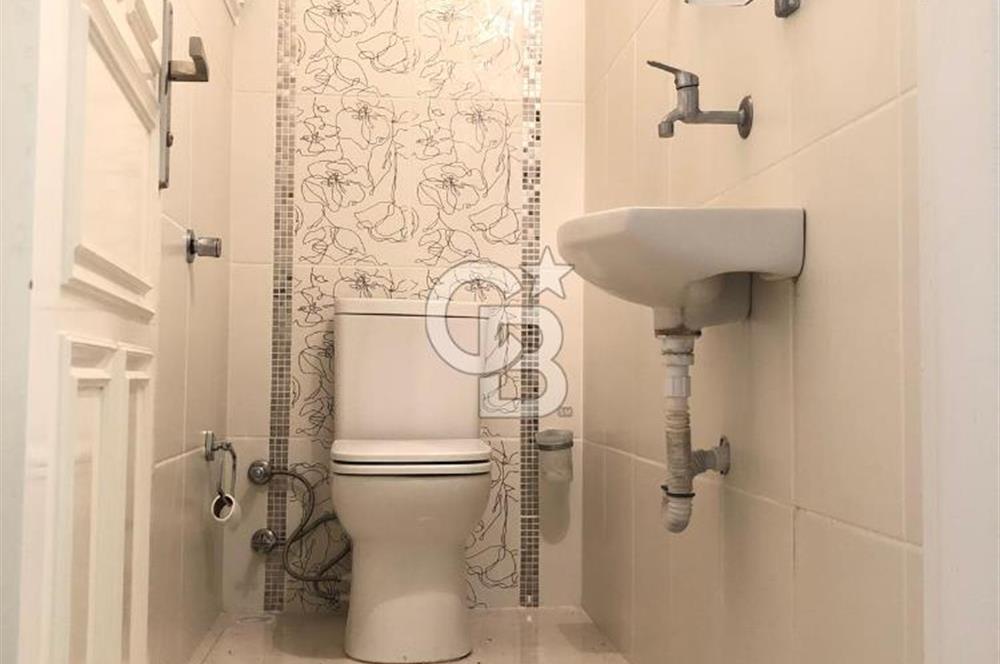 Bornova Küçükpark'ta Satılık 4+1 Geniş Daire