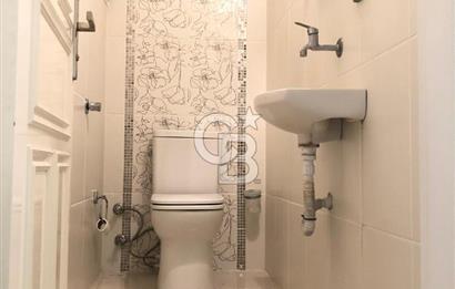 Bornova Küçükpark'ta Satılık 4+1 Geniş Daire