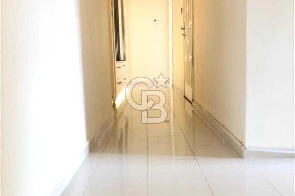 Bornova Küçükpark'ta Satılık 4+1 Geniş Daire