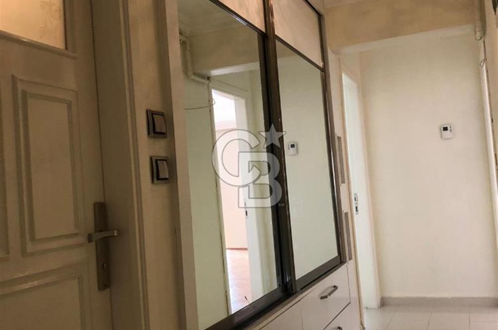 Bornova Küçükpark'ta Satılık 4+1 Geniş Daire