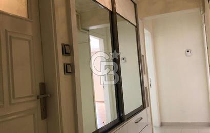 Bornova Küçükpark'ta Satılık 4+1 Geniş Daire