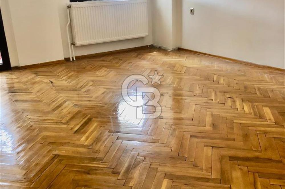 Bornova Küçükpark'ta Satılık 4+1 Geniş Daire