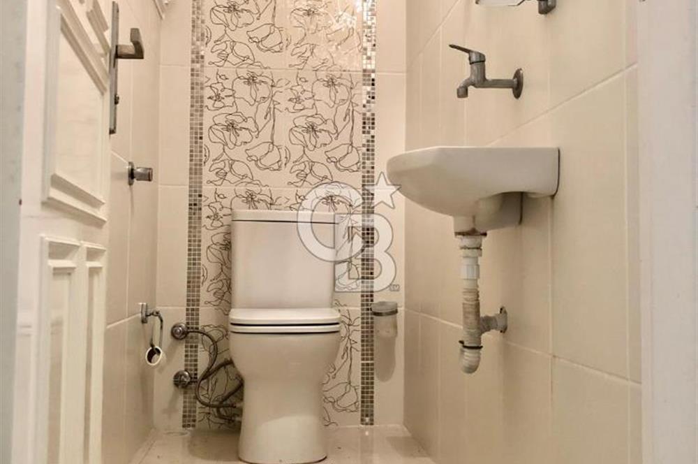 Bornova Küçükpark'ta Satılık 4+1 Geniş Daire