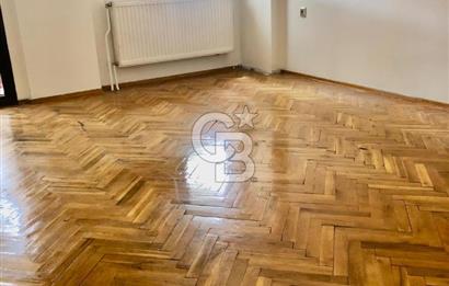 Bornova Küçükpark'ta Satılık 4+1 Geniş Daire