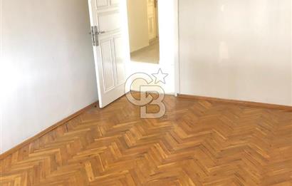 Bornova Küçükpark'ta Satılık 4+1 Geniş Daire