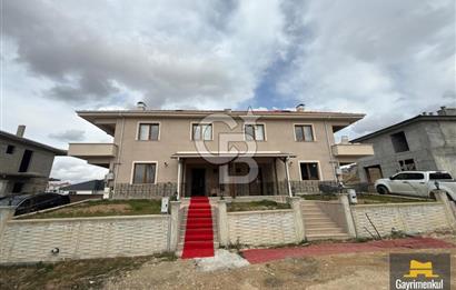 ALCI MAHALLESİNDE İŞYERİNE KONUTA UYGUN SIFIR SATILIK İKİZ VİLLA