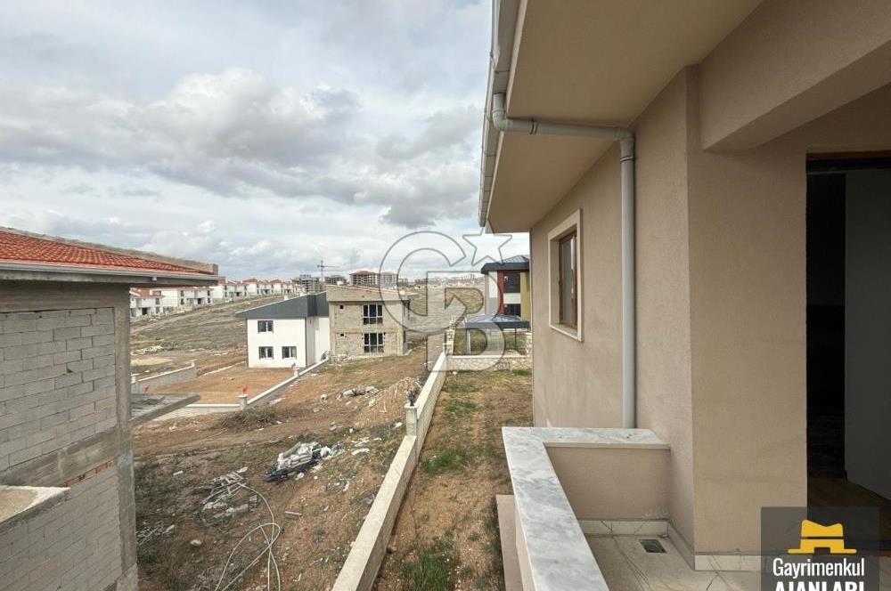 ALCI MAHALLESİNDE İŞYERİNE KONUTA UYGUN SIFIR SATILIK İKİZ VİLLA