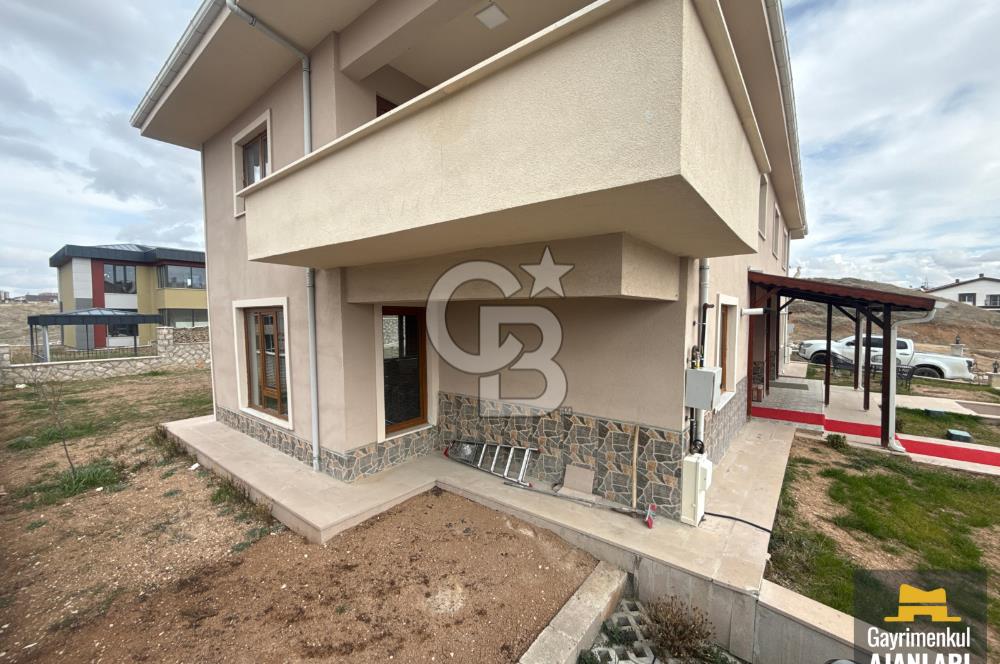 ALCI MAHALLESİNDE KONUTA İŞYERİNE UYGUN SIFIR SATILIK İKİZ VİLLA