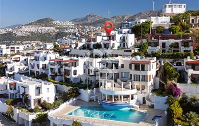 GÜMÜŞLÜK KOYUNBABA LEBİ DERYA MANZARALI BAHÇELİ MÜSTAKİL VİLLA