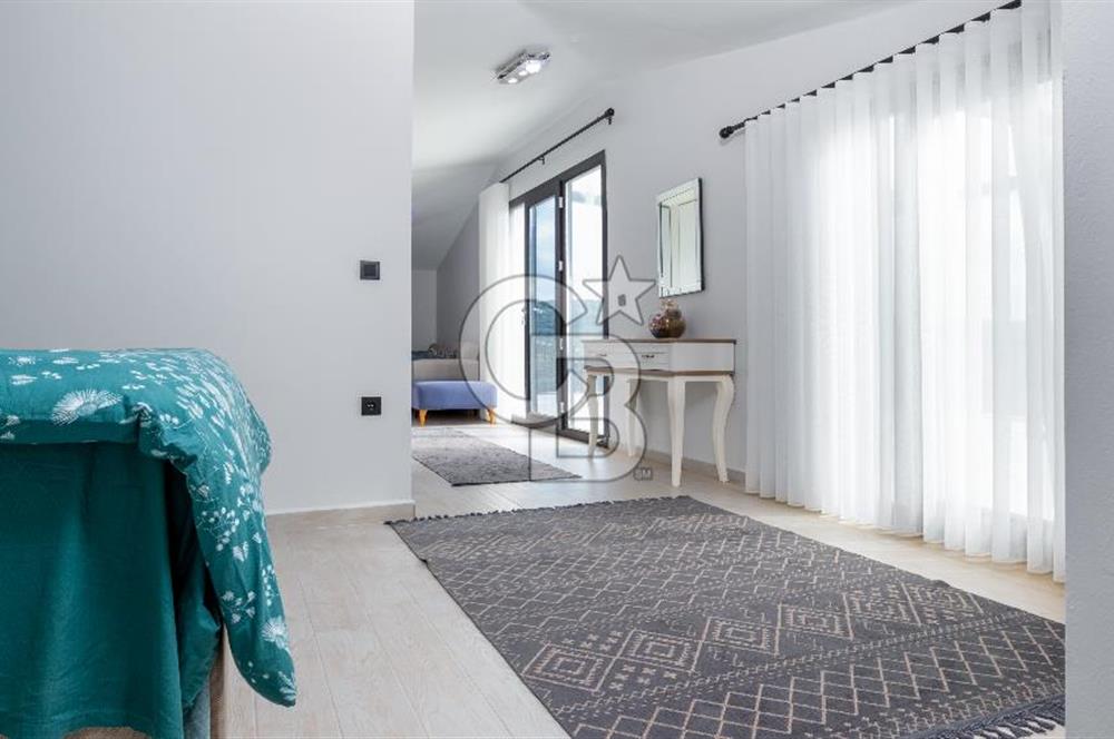 İZMİR SEFERİHİSAR ULAMIŞ'TA SATILIK LÜKS VİLLA CB PH