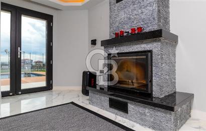 İZMİR SEFERİHİSAR ULAMIŞ'TA SATILIK LÜKS VİLLA CB PH