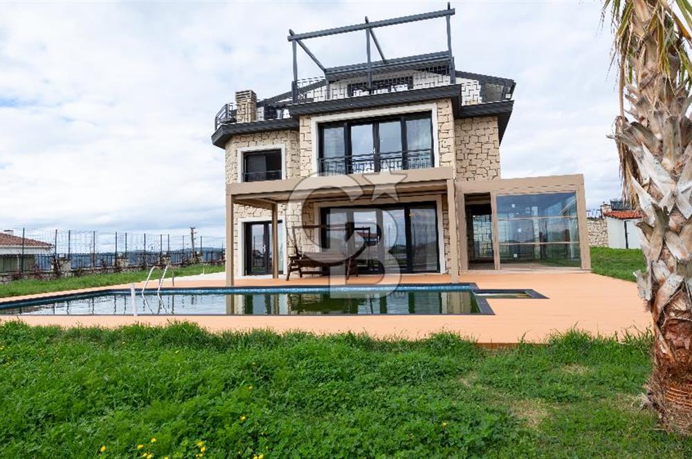 İZMİR SEFERİHİSAR ULAMIŞ'TA SATILIK LÜKS VİLLA CB PH