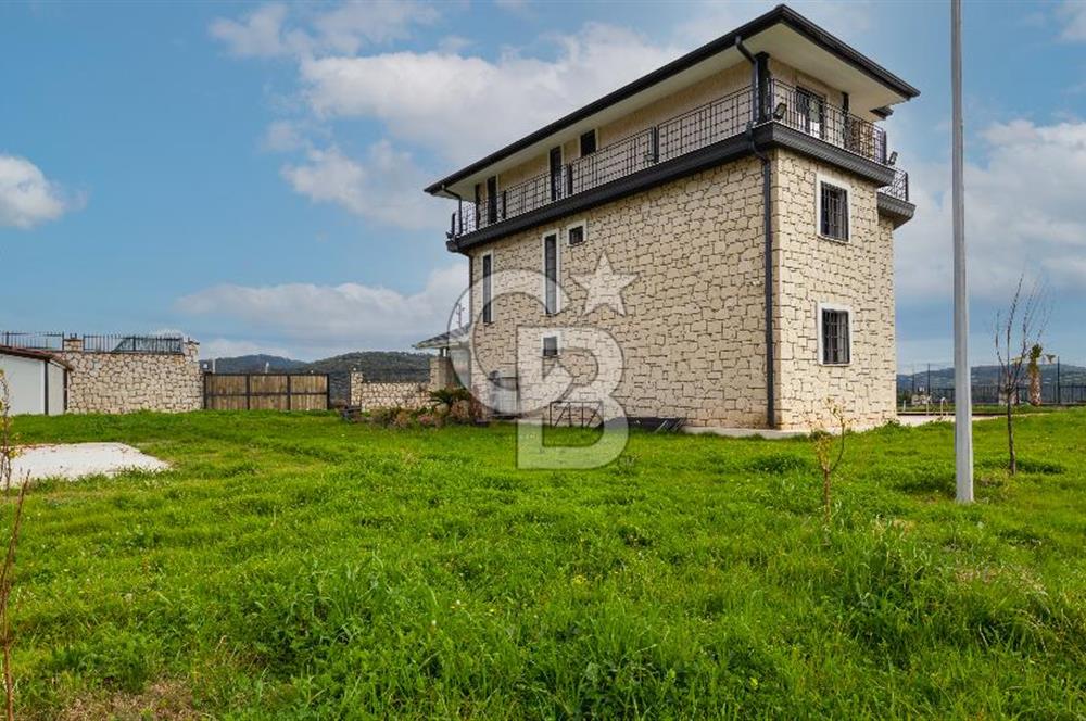 İZMİR SEFERİHİSAR ULAMIŞ'TA SATILIK LÜKS VİLLA CB PH