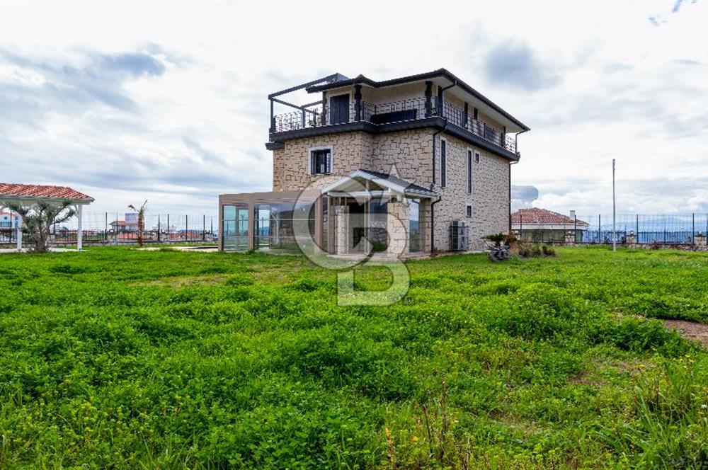 İZMİR SEFERİHİSAR ULAMIŞ'TA SATILIK LÜKS VİLLA CB PH