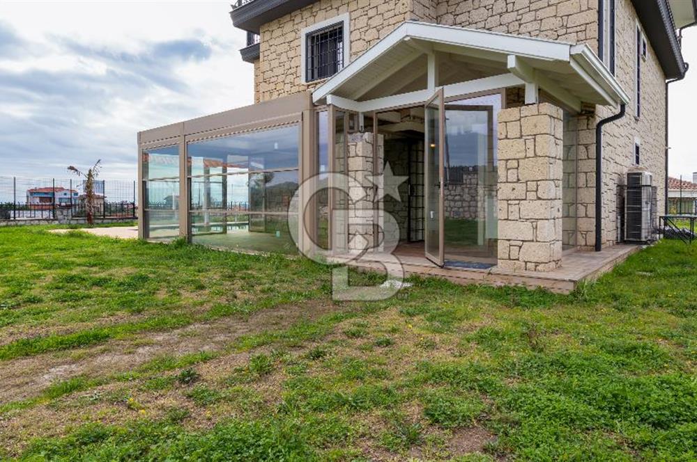 İZMİR SEFERİHİSAR ULAMIŞ'TA SATILIK LÜKS VİLLA CB PH