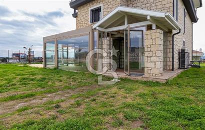 İZMİR SEFERİHİSAR ULAMIŞ'TA SATILIK LÜKS VİLLA CB PH