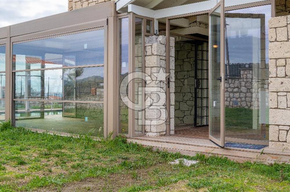 İZMİR SEFERİHİSAR ULAMIŞ'TA SATILIK LÜKS VİLLA CB PH