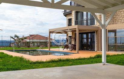 İZMİR SEFERİHİSAR ULAMIŞ'TA SATILIK LÜKS VİLLA CB PH