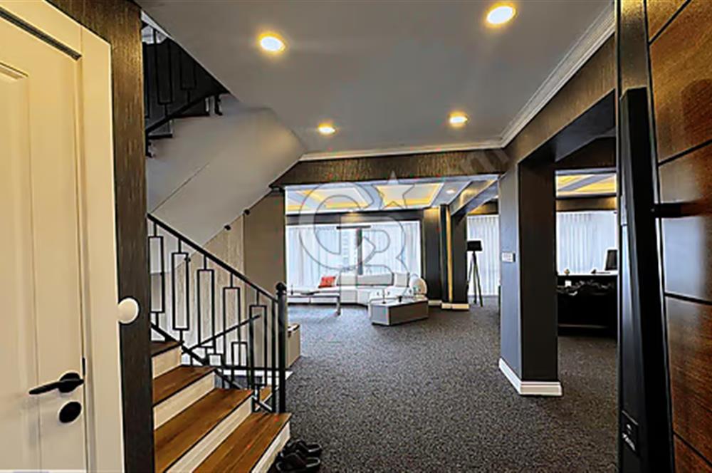 PARK CADDESİ PRESTİJLİ SİTEDE ÖZEL BAHÇELİ VE HAVUZLU KÖŞE VİLLA