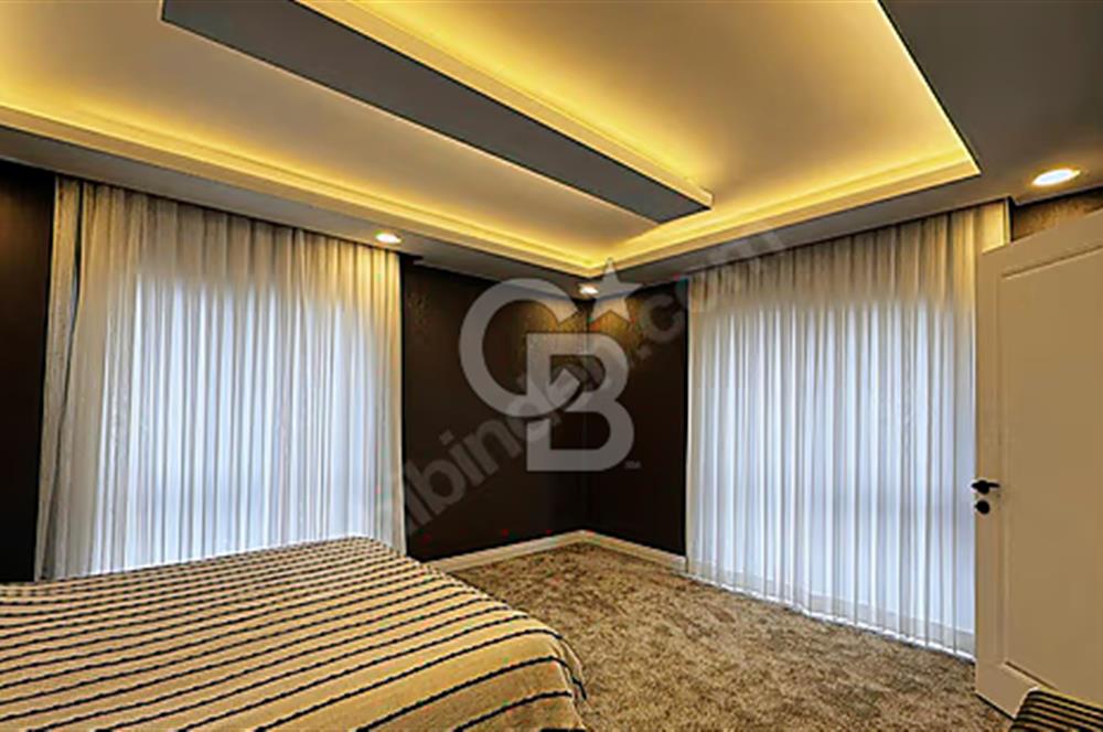 PARK CADDESİ PRESTİJLİ SİTEDE ÖZEL BAHÇELİ VE HAVUZLU KÖŞE VİLLA