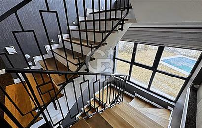 PARK CADDESİ PRESTİJLİ SİTEDE ÖZEL BAHÇELİ VE HAVUZLU KÖŞE VİLLA