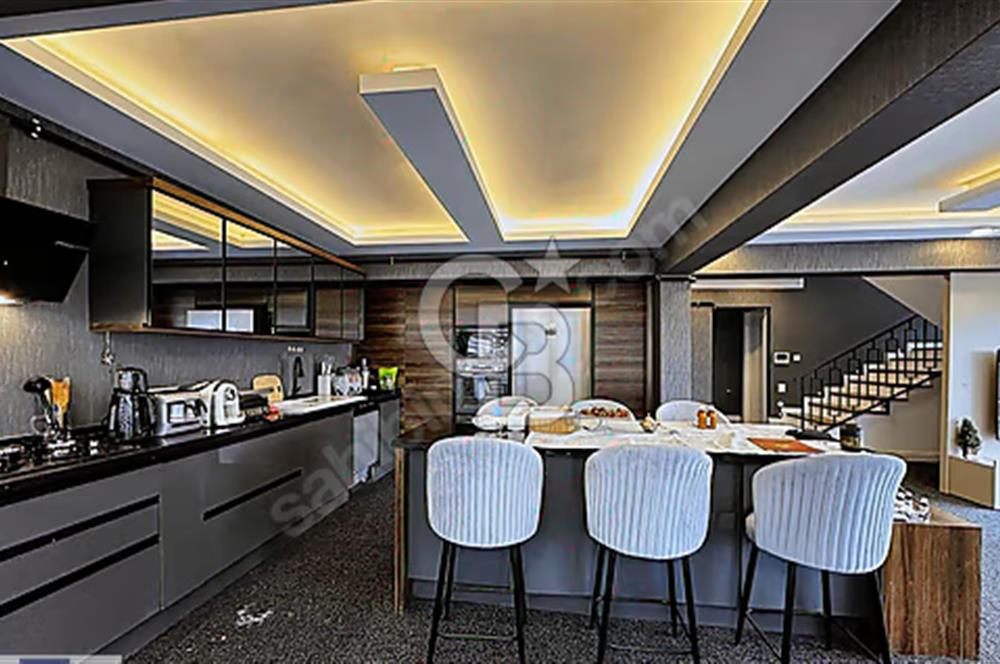 PARK CADDESİ PRESTİJLİ SİTEDE ÖZEL BAHÇELİ VE HAVUZLU KÖŞE VİLLA