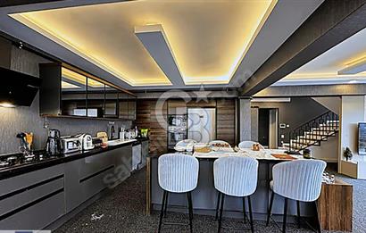 PARK CADDESİ PRESTİJLİ SİTEDE ÖZEL BAHÇELİ VE HAVUZLU KÖŞE VİLLA