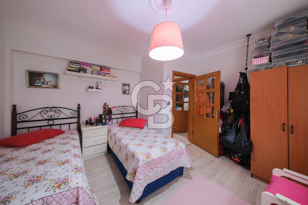 ÜMRANİYE ÇAMLIK SİTE İÇİNDE 140 M2 ARA KAT DEĞERLİ LOKASYON