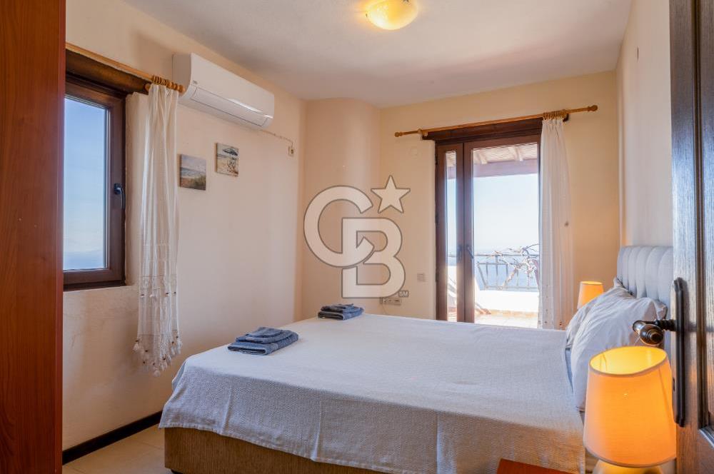 GÜMÜŞLÜK KOYUNBABA LEBİ DERYA MANZARALI BAHÇELİ MÜSTAKİL VİLLA