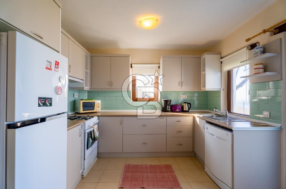 GÜMÜŞLÜK KOYUNBABA LEBİ DERYA MANZARALI BAHÇELİ MÜSTAKİL VİLLA