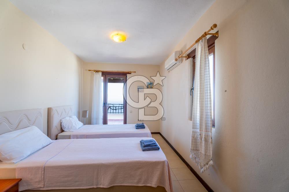 GÜMÜŞLÜK KOYUNBABA LEBİ DERYA MANZARALI BAHÇELİ MÜSTAKİL VİLLA