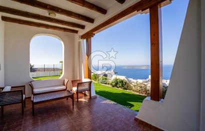 GÜMÜŞLÜK KOYUNBABA LEBİ DERYA MANZARALI BAHÇELİ MÜSTAKİL VİLLA