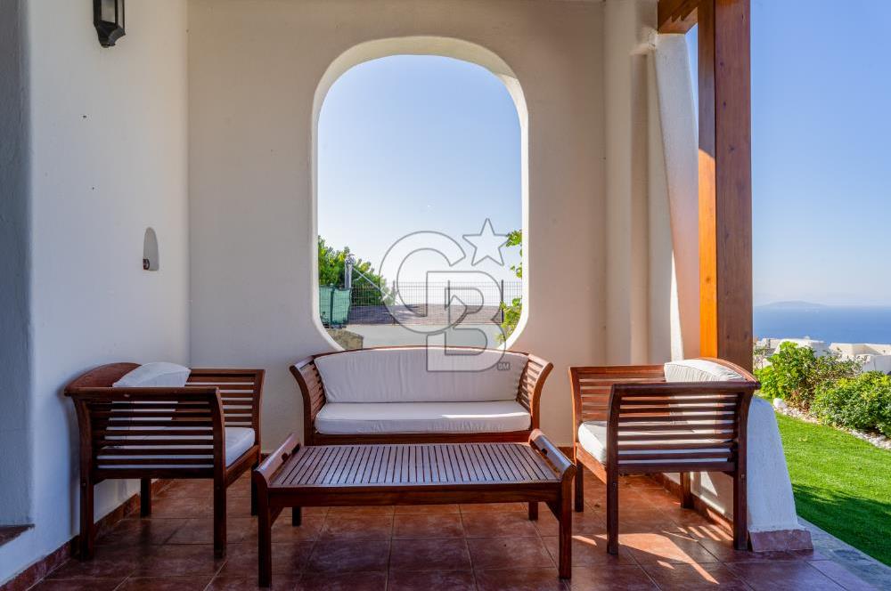 GÜMÜŞLÜK KOYUNBABA LEBİ DERYA MANZARALI BAHÇELİ MÜSTAKİL VİLLA