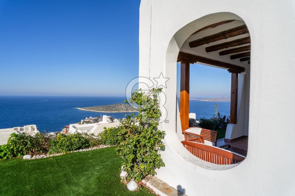 GÜMÜŞLÜK KOYUNBABA LEBİ DERYA MANZARALI BAHÇELİ MÜSTAKİL VİLLA