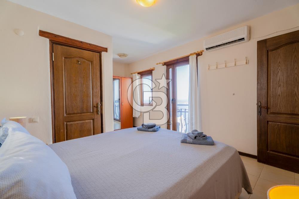 GÜMÜŞLÜK KOYUNBABA LEBİ DERYA MANZARALI BAHÇELİ MÜSTAKİL VİLLA