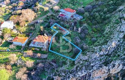 İzmir Karaburun Bozköy'de Satılık 506 m2 Kagir Ev ve Bahçe