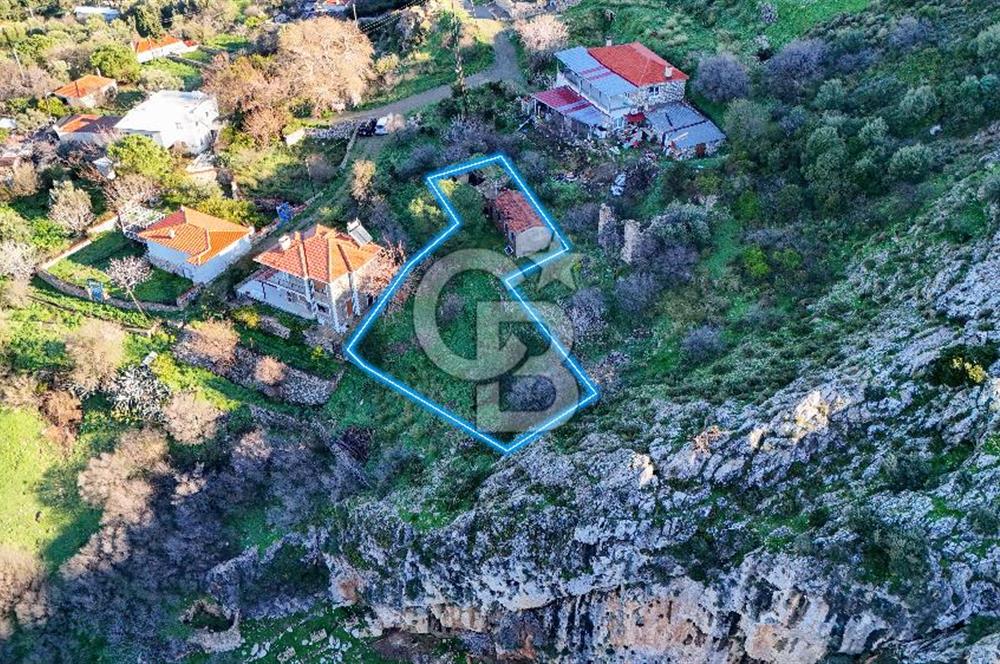 İzmir Karaburun Bozköy'de Satılık 506 m2 Kagir Ev ve Bahçe