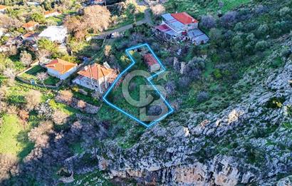 İzmir Karaburun Bozköy'de Satılık 506 m2 Kagir Ev ve Bahçe