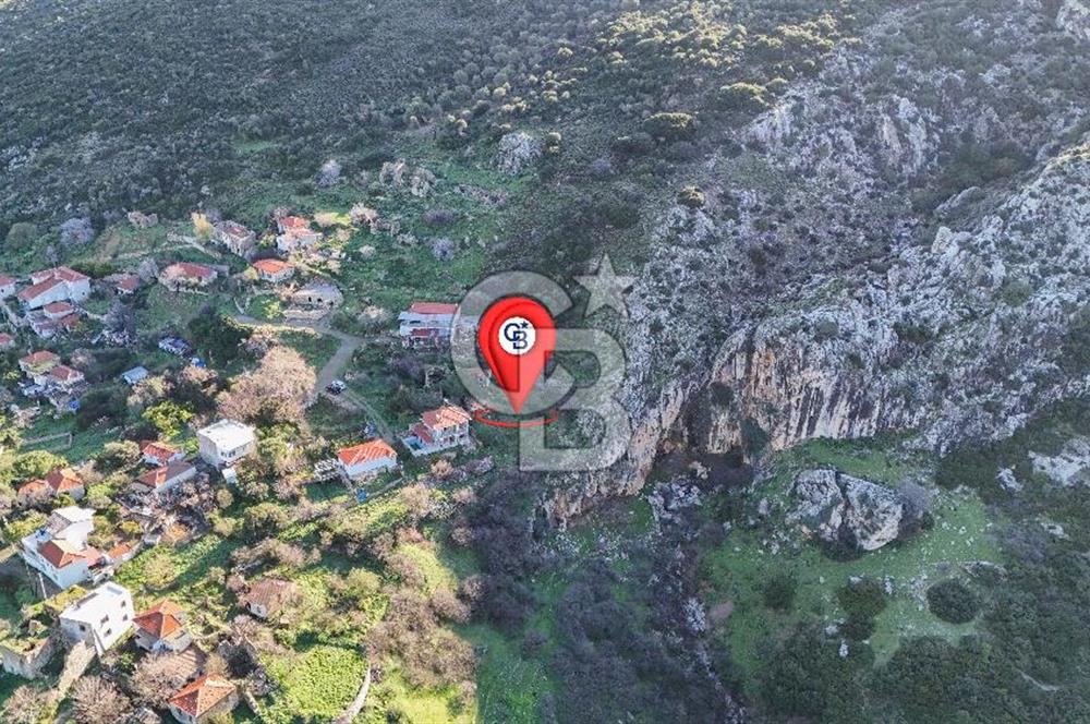 İzmir Karaburun Bozköy'de Satılık 506 m2 Kagir Ev ve Bahçe