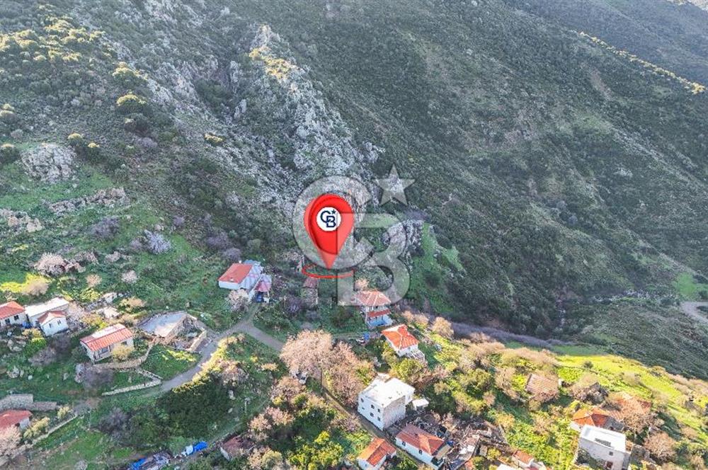 İzmir Karaburun Bozköy'de Satılık 506 m2 Kagir Ev ve Bahçe