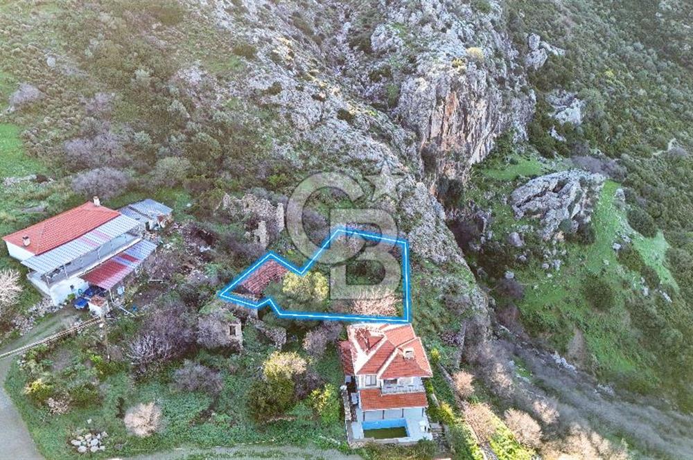 İzmir Karaburun Bozköy'de Satılık 506 m2 Kagir Ev ve Bahçe