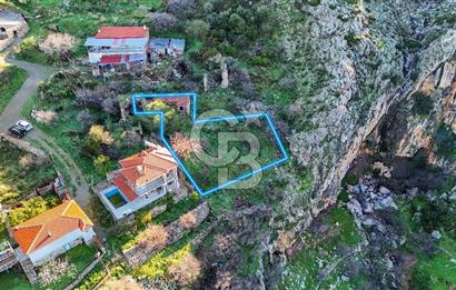 İzmir Karaburun Bozköy'de Satılık 506 m2 Kagir Ev ve Bahçe