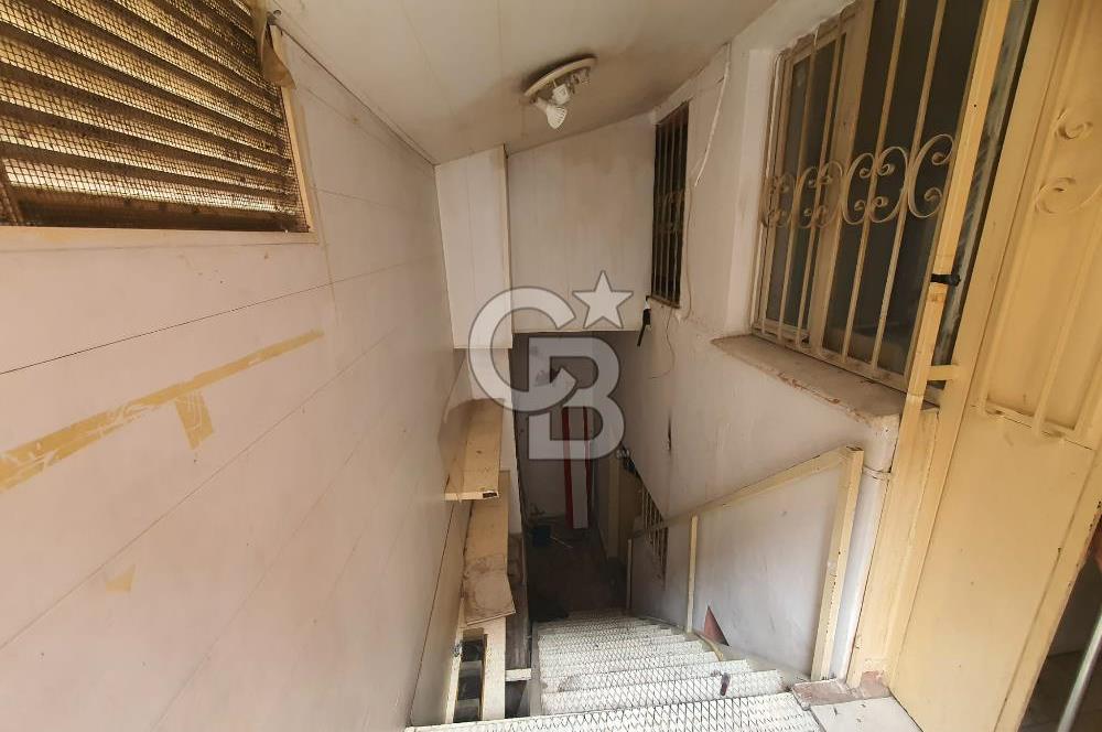 Buca Kozağaç'ta Hasanağa Bahçesine Yakın 230 M2 Batarkat Depolu Dükkan