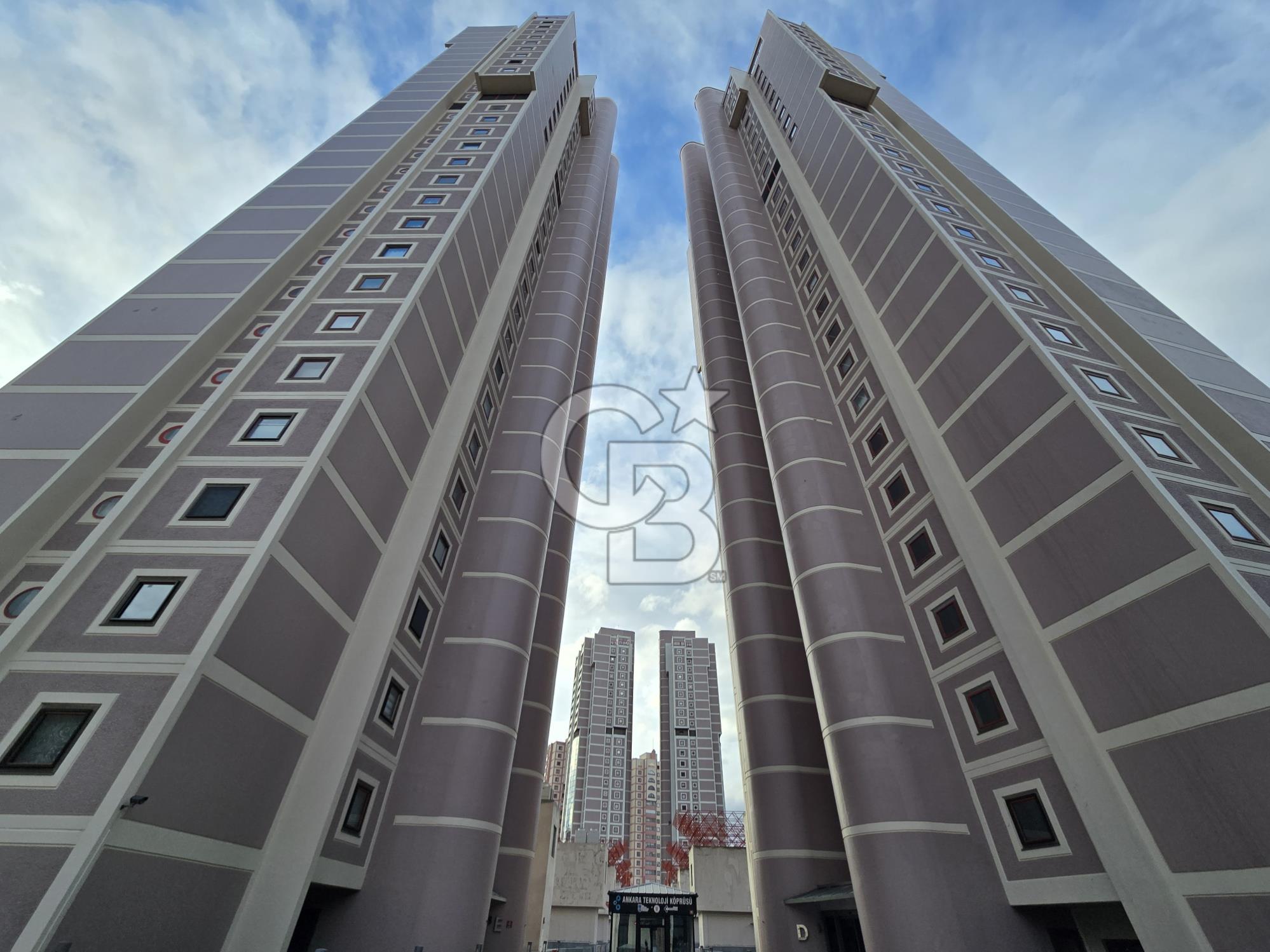 ÇANKAYA KONUT KULELERİNDE VADİ MANZARALI 3+1 YAPILI GENİŞ DAİRE
